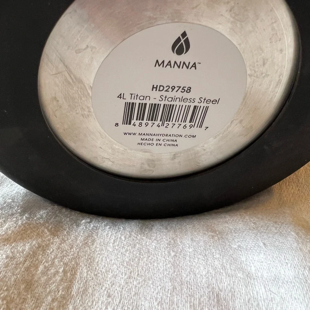 Manna Titan Stainless Steel Container with Black Base 4L. Double Wall. - Picture 6 of 10